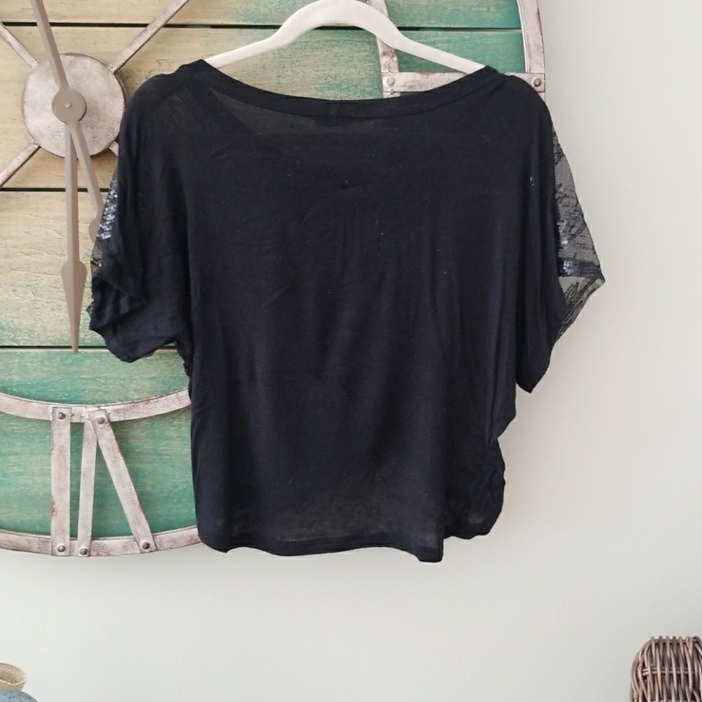 Black top - Picture 2 of 2